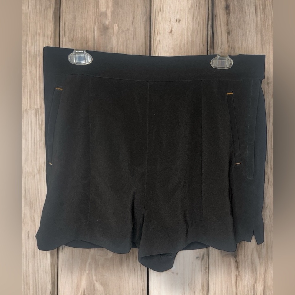H&M Black Pleated Shorts